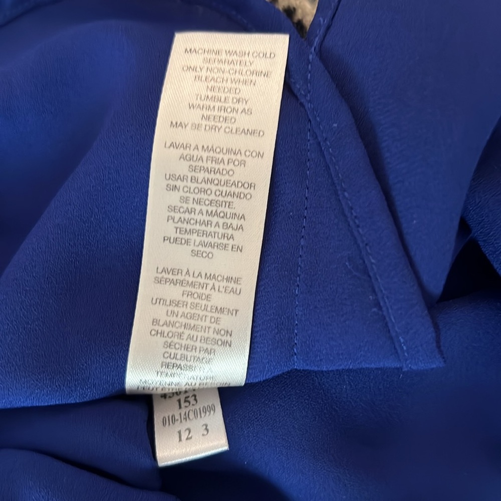 EUC Chico’s Cobalt Blue Tie Front High Low Shirt Roll Tab Sleeve Size 2/12 - Picture 13 of 13